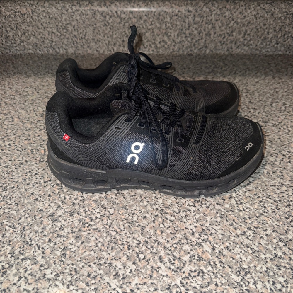 On Cloud 5 Womens Size 8 Black Running Shoes Sneakers CloudTec Lightweigh